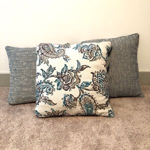 Decorative throw pillows